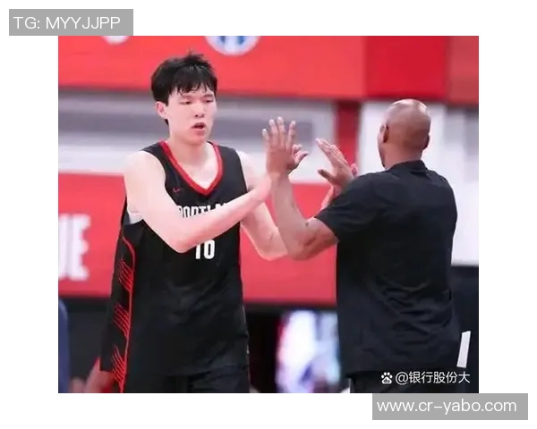 霍勒迪称赞里斯投篮与能量提升进攻空间关键时刻鼓舞全队士气 霍勒迪称赞里斯投篮与能量提升进攻空间关键时刻鼓舞全队士气