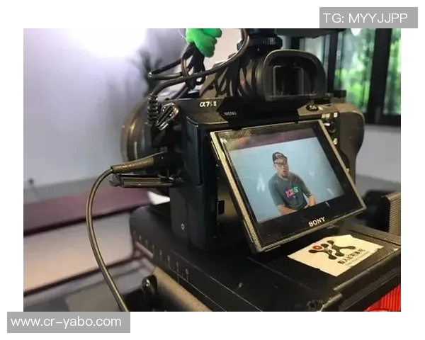 KD梦想演绎大佬角色与美女共舞并在镜头前展现枪法魅力