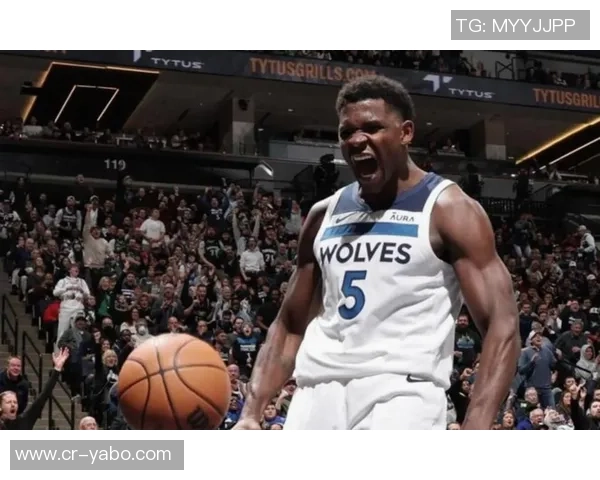 芬奇赞爱德华兹进攻成长显著近期防守表现同样出色